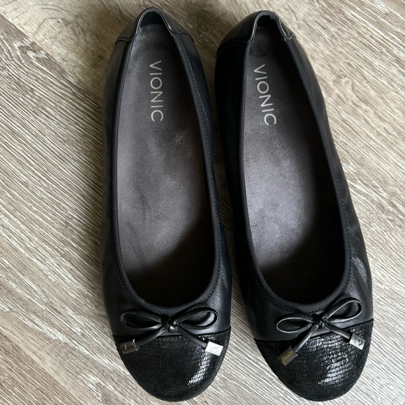 Vionic Black Leather Ballet Flat - Picture 2 of 3